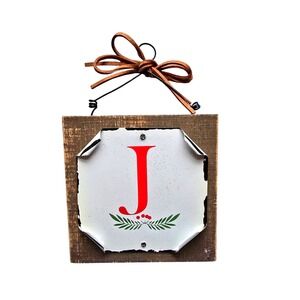NWOT Rustic Wood Letter J‎ Monogram Wall Decor with Berry Garland Accent